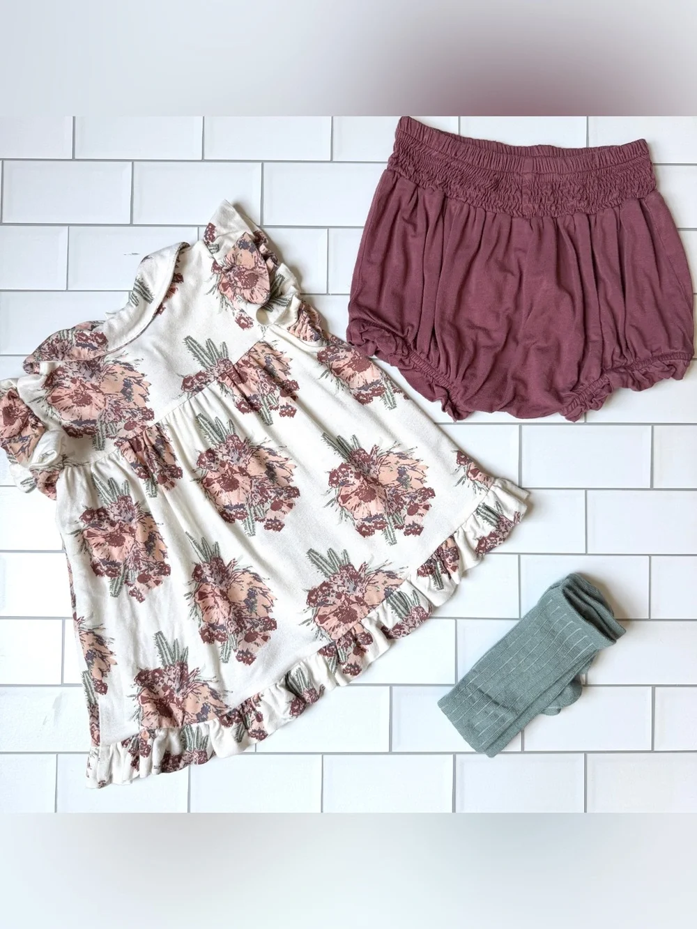 12-18M🌵🌸 Kate Quinn Cactus Flower Peter Pan Collar Ruffle Top w/ Shorts & Socks